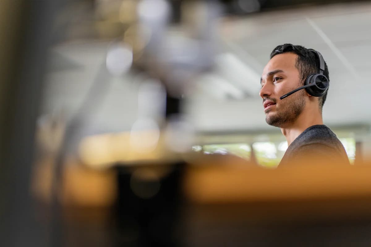 Poly Voyager 4320 UC-M BT USB-A Headset